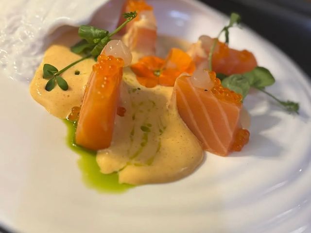 Le Dix'Vin Saumon gravlax et holandaise aux épices